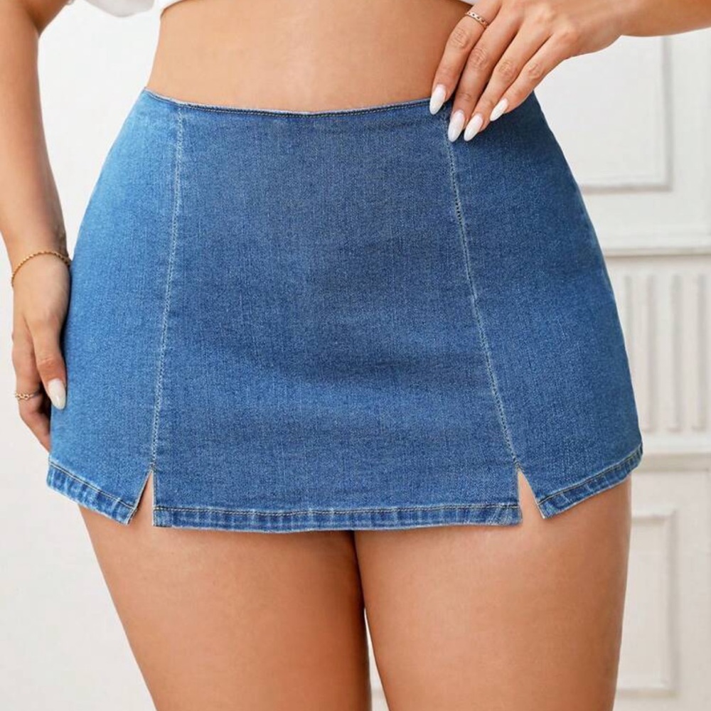SHEIN Essnce Plus Split Hem Denim Skort